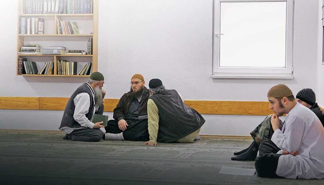 Muzułmanie z wioski Górna Maoča odrzucają demokrację, ale przekonują, że nie mają powiązań z ISIS