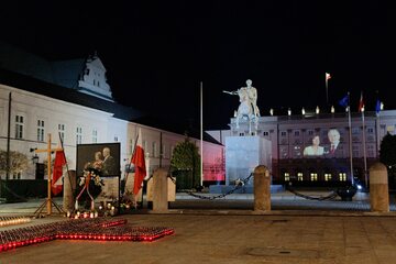 Obchody rocznicy katastrofy smoleńskiej - Pałac Prezydencki