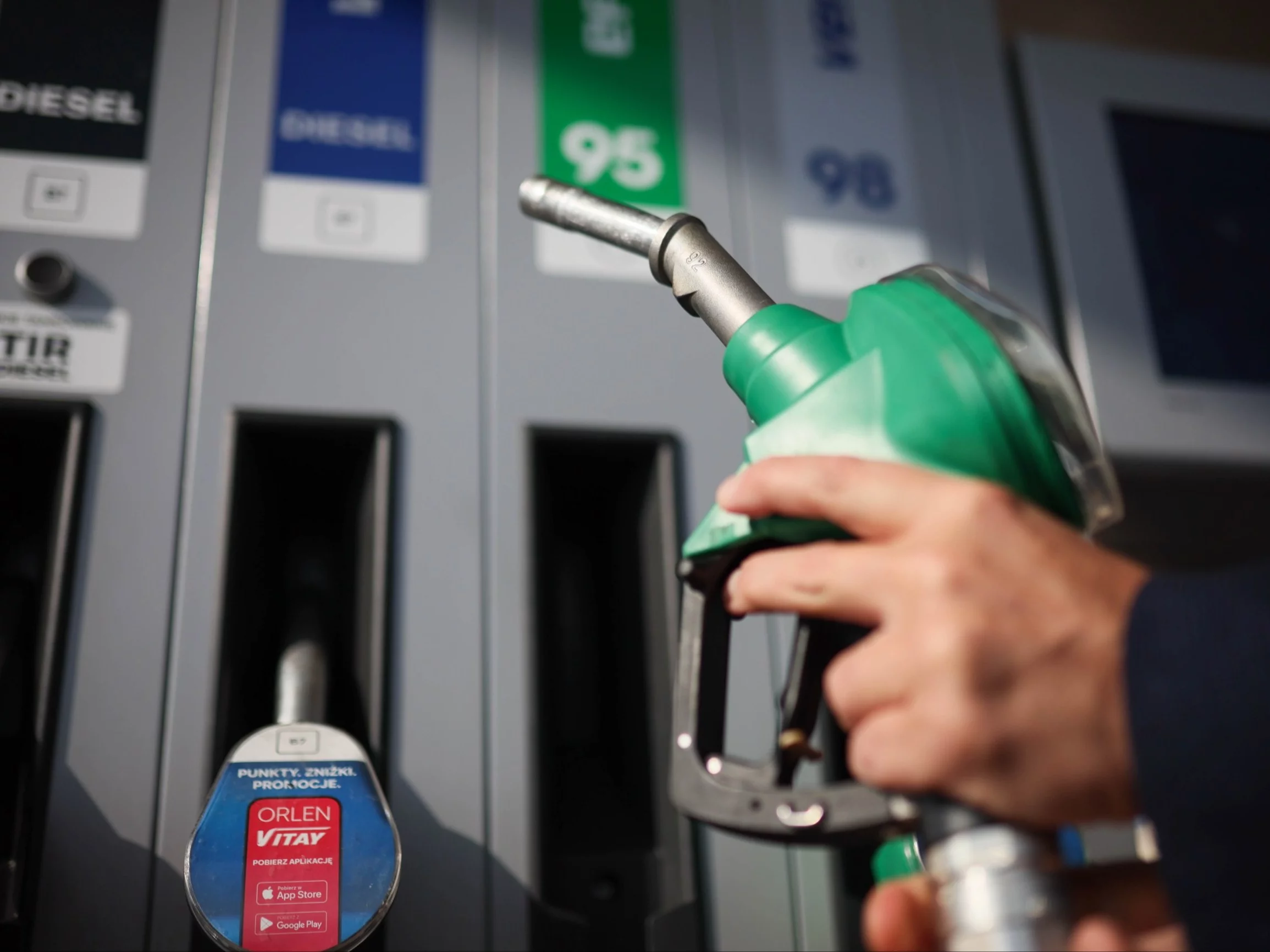 Dystrybutor na stacji paliw, zdjęcie ilustracyjne