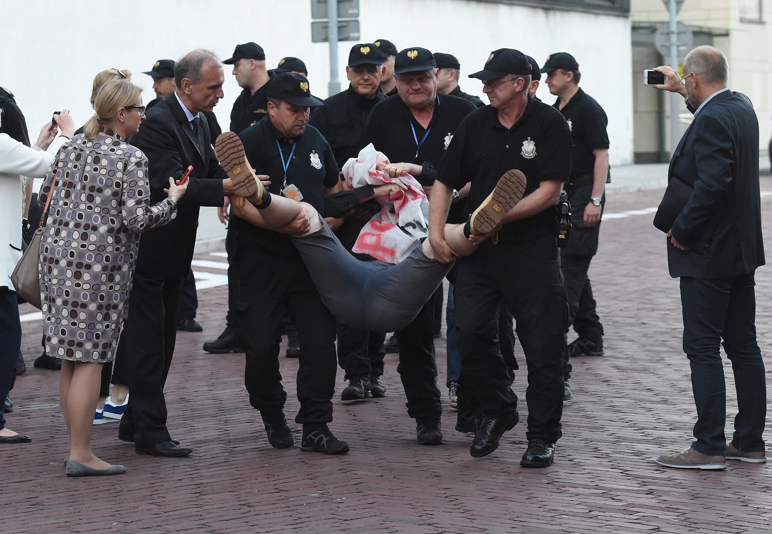 Straż Marszałkowska usuwa "Obywateli RP"