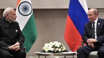 Od lewej: premier Indii Narendra Modi i prezydent Rosji Władimir Putin