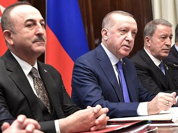 Od lewej: szef MSZ Turcji Mevlut Cavusoglu i prezydent Turcji Recep Erdogan