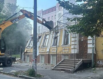 Od początku rosyjskiej inwazji na Ukrainę w Kijowie zniszczeniu uległo 23 zabytkowych budynków. Tylko dwa z nich zostały zniszczone przez rosyjskie pociski
