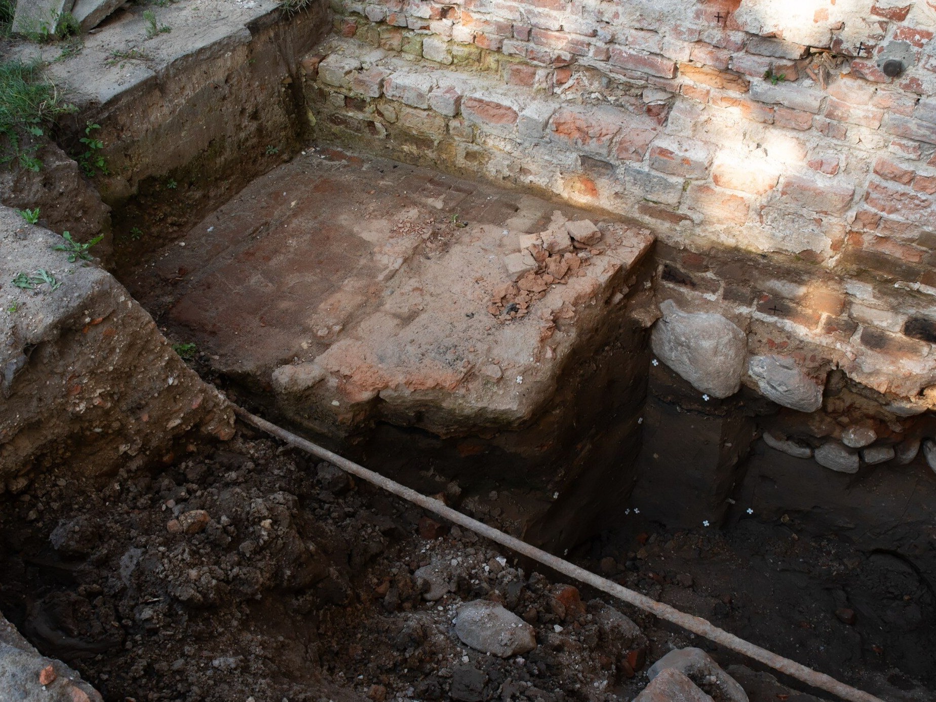 Płock, 25.08.2023. Teren wykopalisk przy dawnym klasztorze dominikańskim