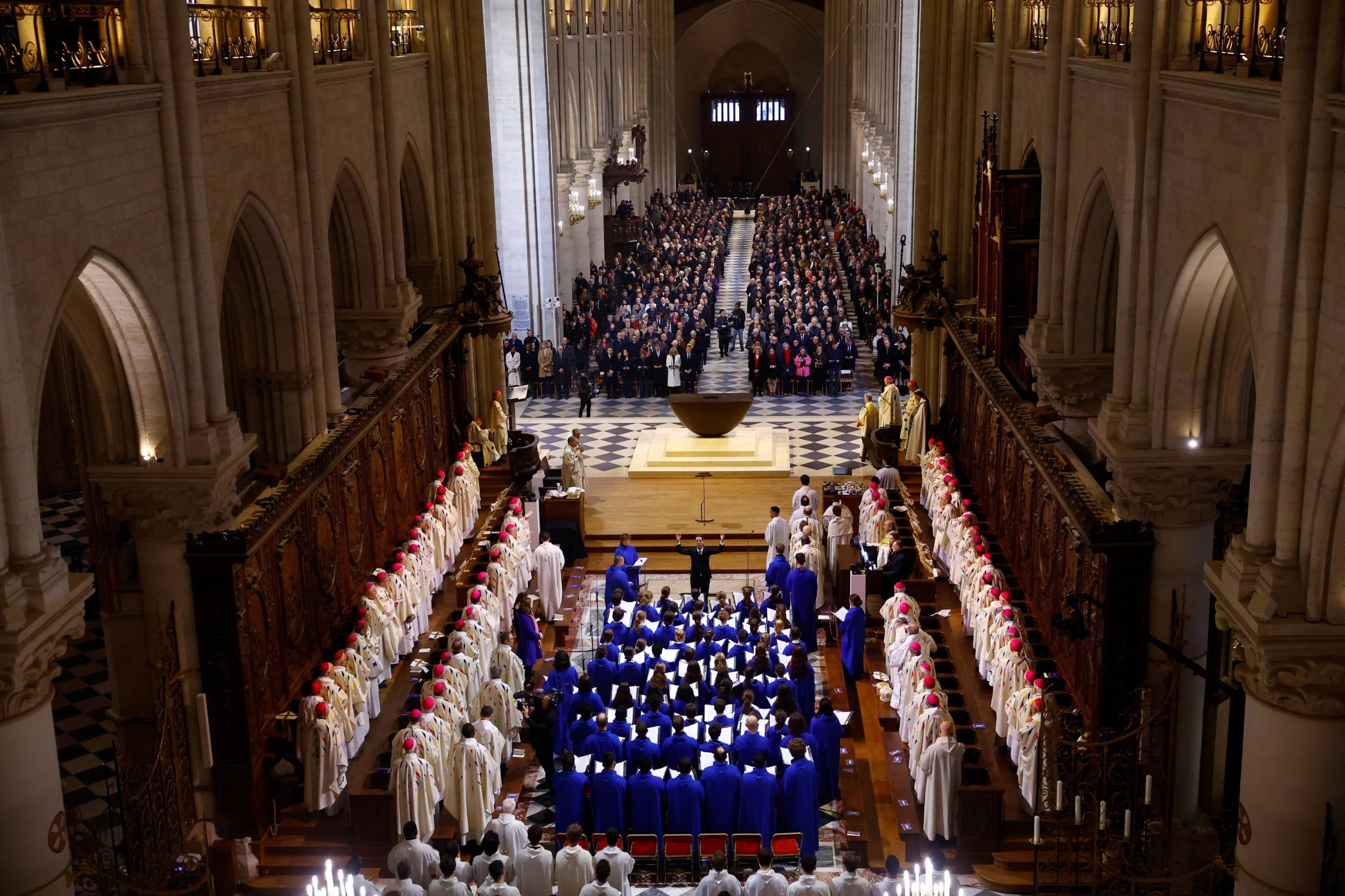 Pierwsza Msza św. po odbudowie katedry Notre-Dame w Paryżu