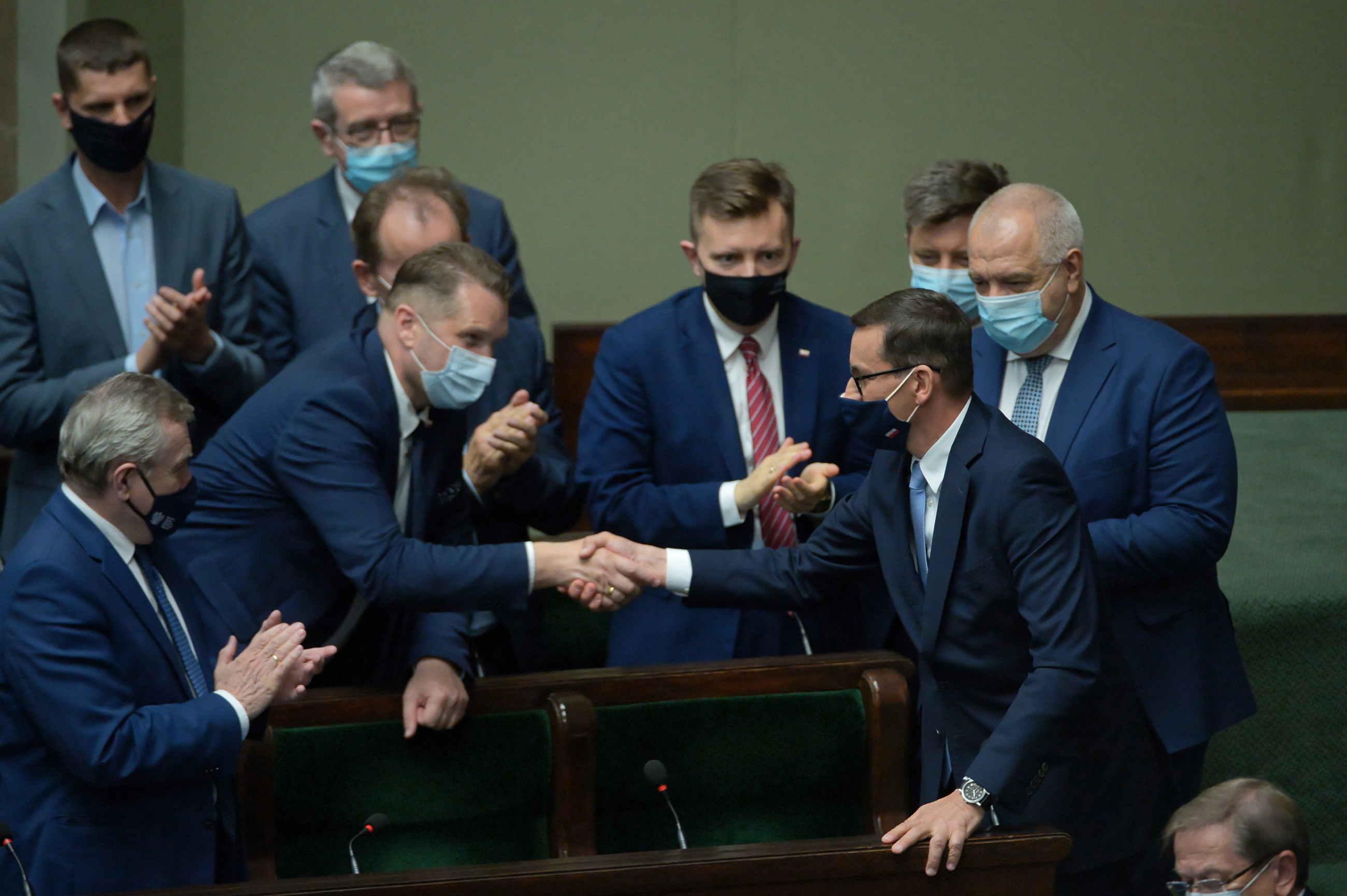 Premier Mateusz Morawiecki i minister Przemysław Czarnek w Sejmie