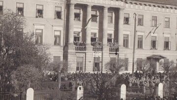 Ogłoszenie Aktu 5 listopada z balkonu Pałacu Sandomierskiego w Radomiu