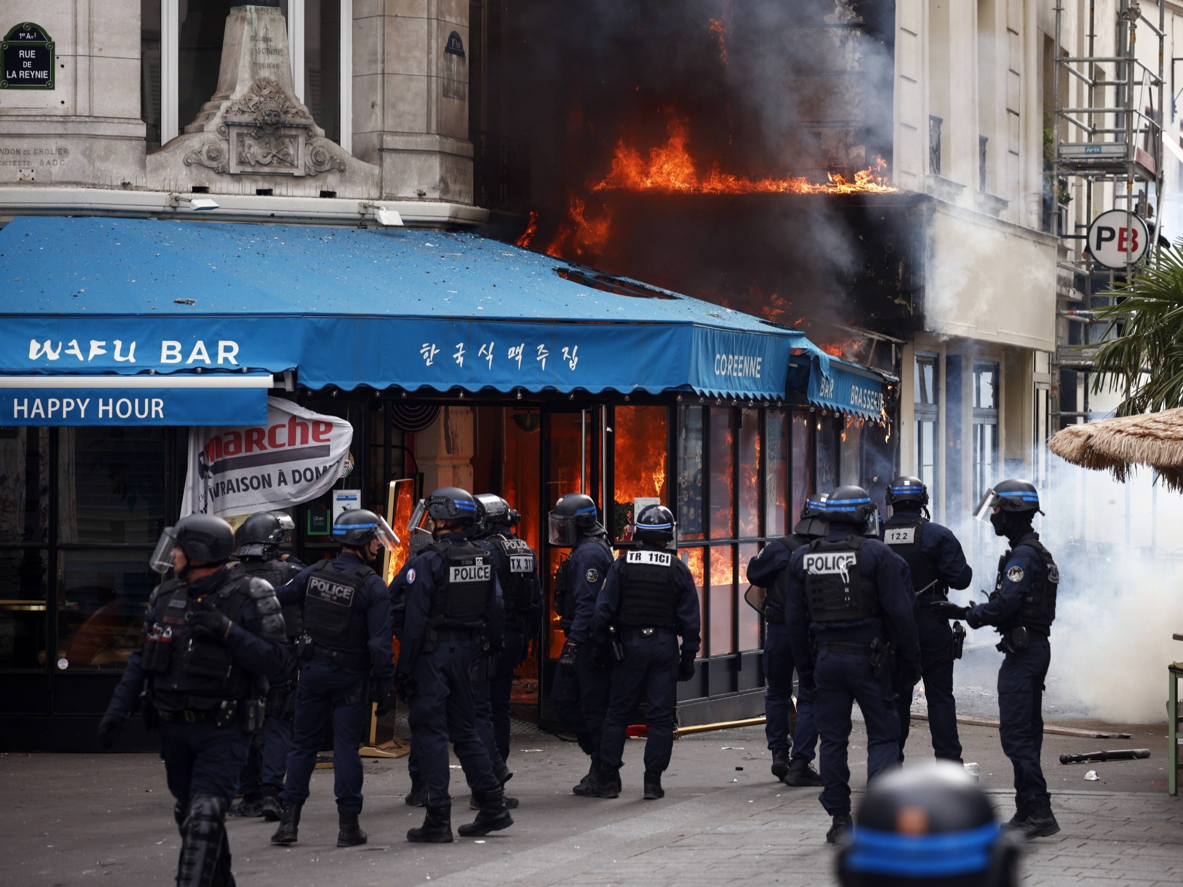 Francja w ogniu protestów. Setki zatrzymanych, Luwr zamknął sale