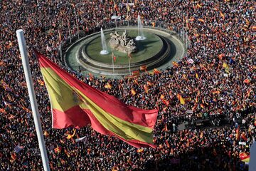 Ogromny protest w Madrycie przeciwko premierowi Pedro Sanchezowi