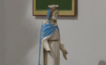 Okaleczona przez dżihadystów figura Matki Bożej z Iraku rozpoczyna peregrynację po włoskich parafiach