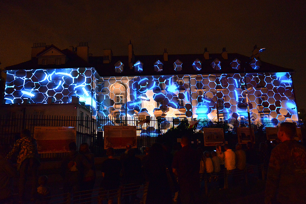 Opowieść o historii i bohaterstwie - niesamowite widowisko multimedialne Polskiej Wytwórni Papierów Wartościowych S.A.