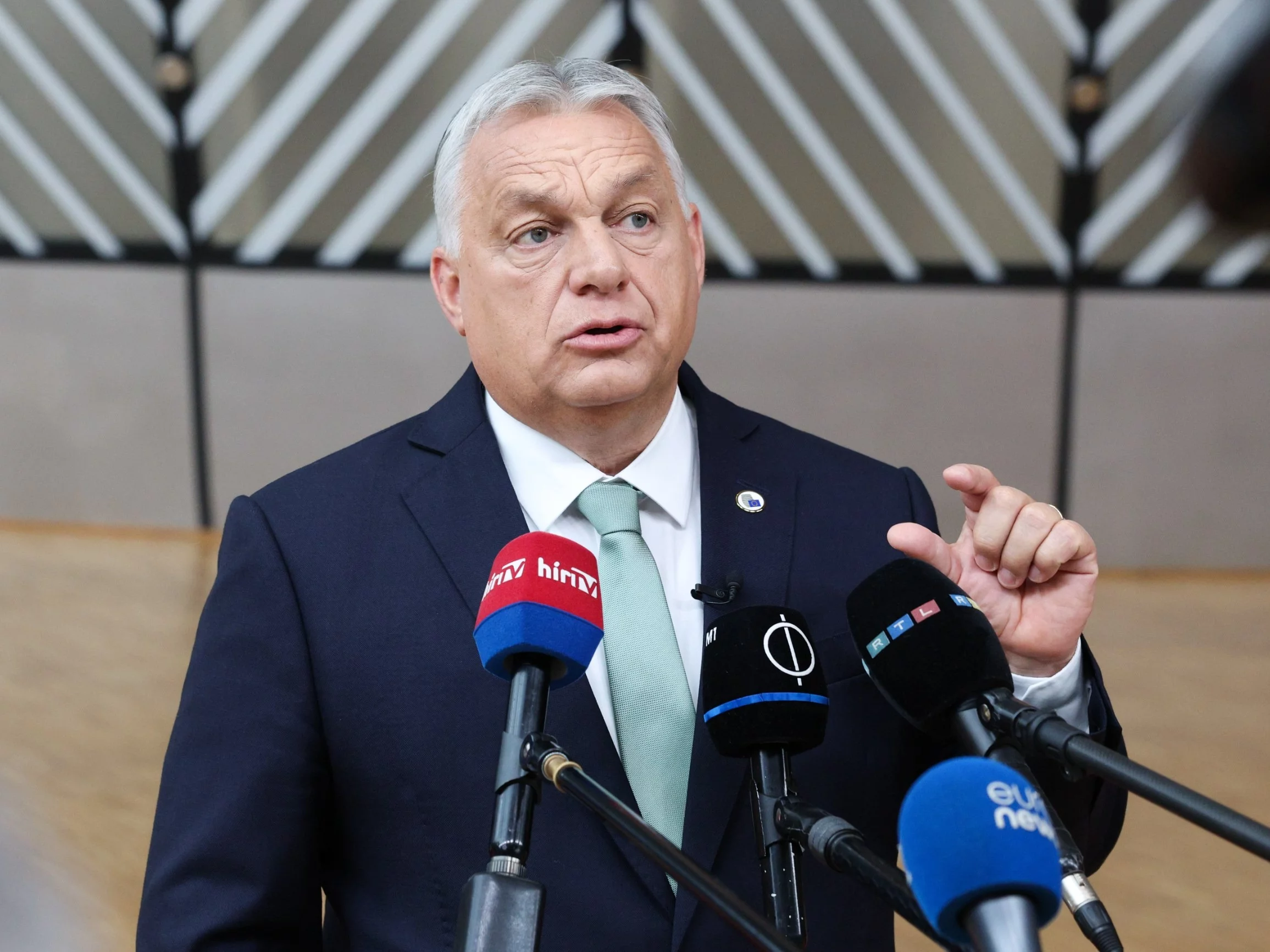 Orban o Polakach: Są uwikłani w wojnę po uszy