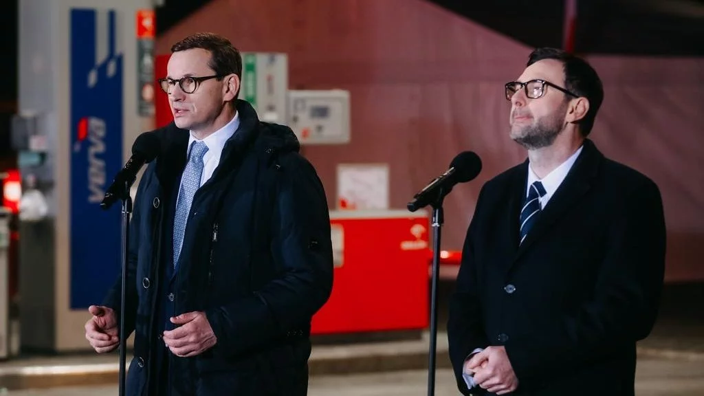 Premier Mateusz Morawiecki i prezes Orlenu Daniel Obajtek