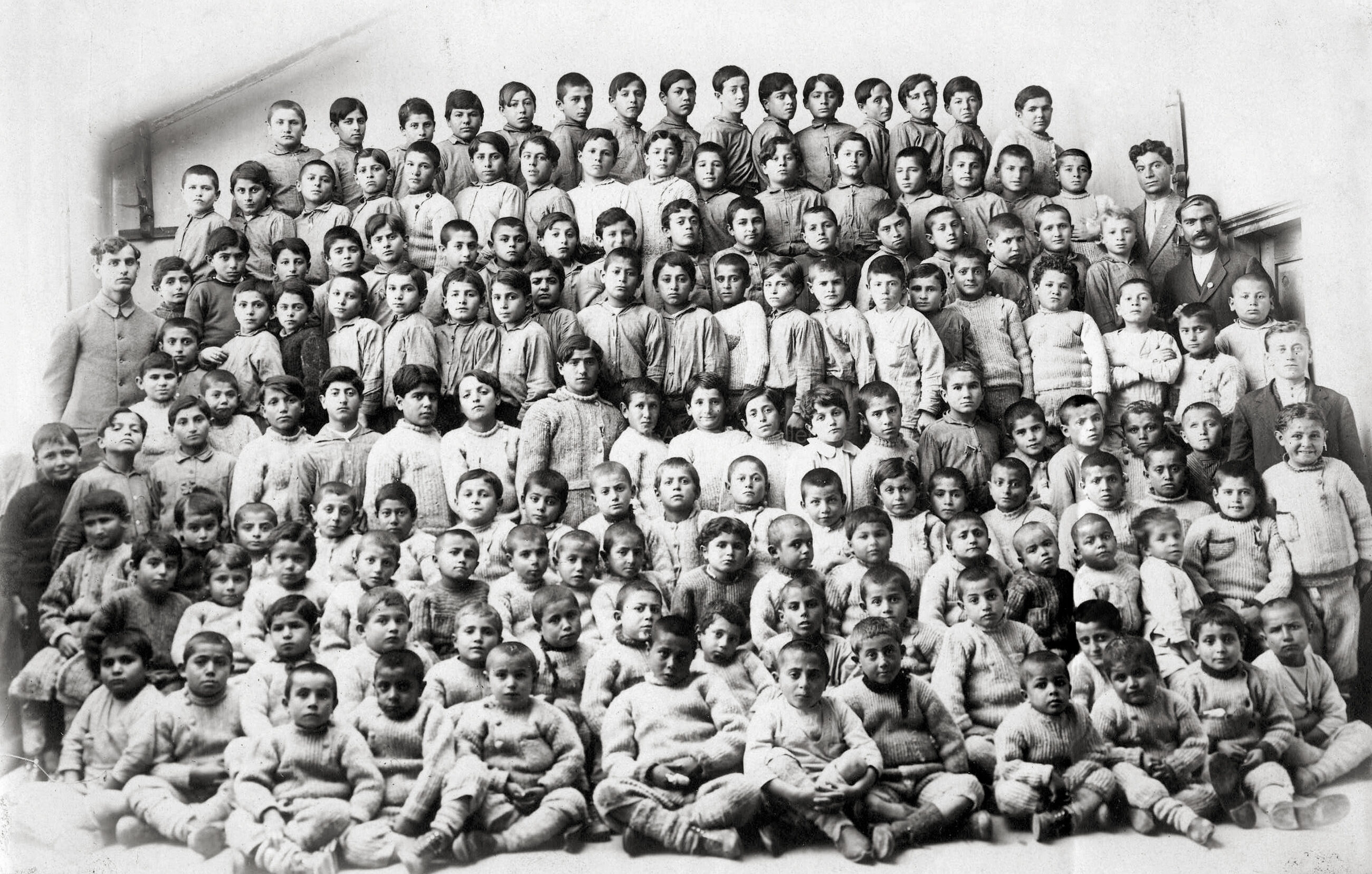 Ormiańskie sieroty w Anatolia College, 1918 r.