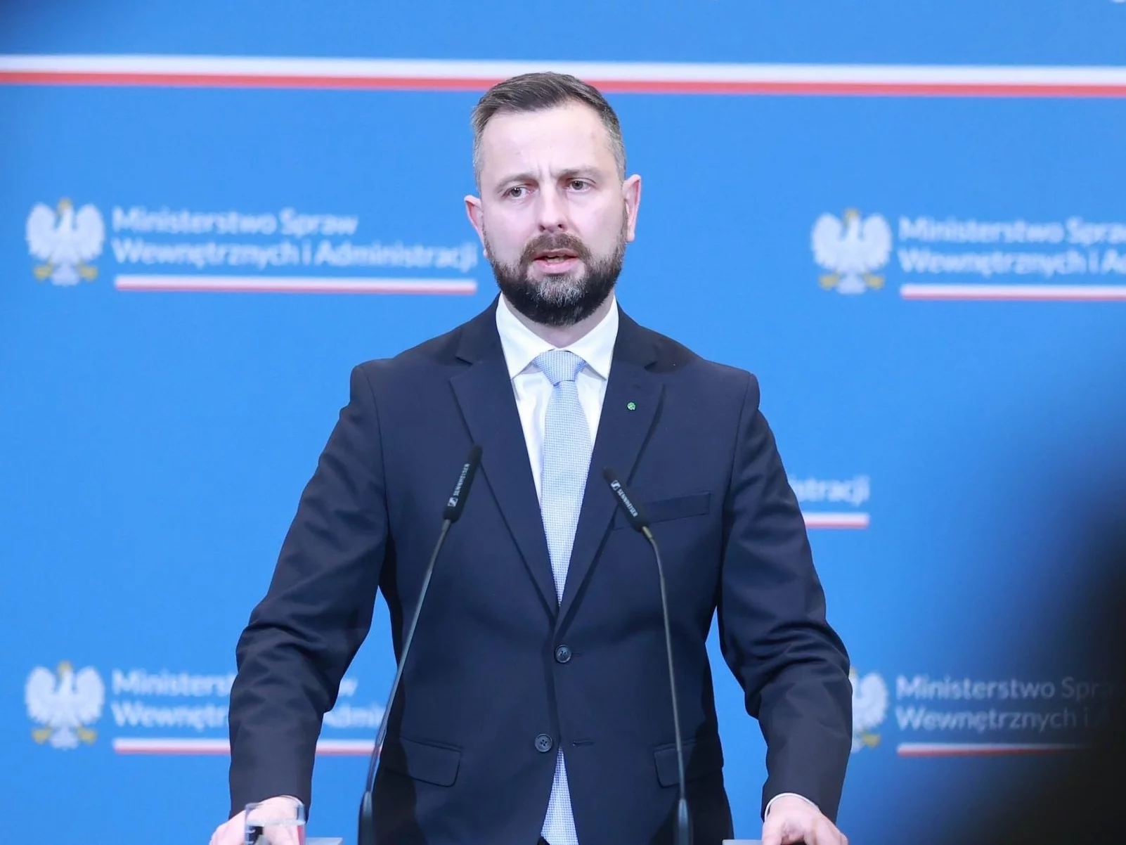 "Najprawdopodobniej mówimy o dronie". Szef MON o eksplozji w Osinach