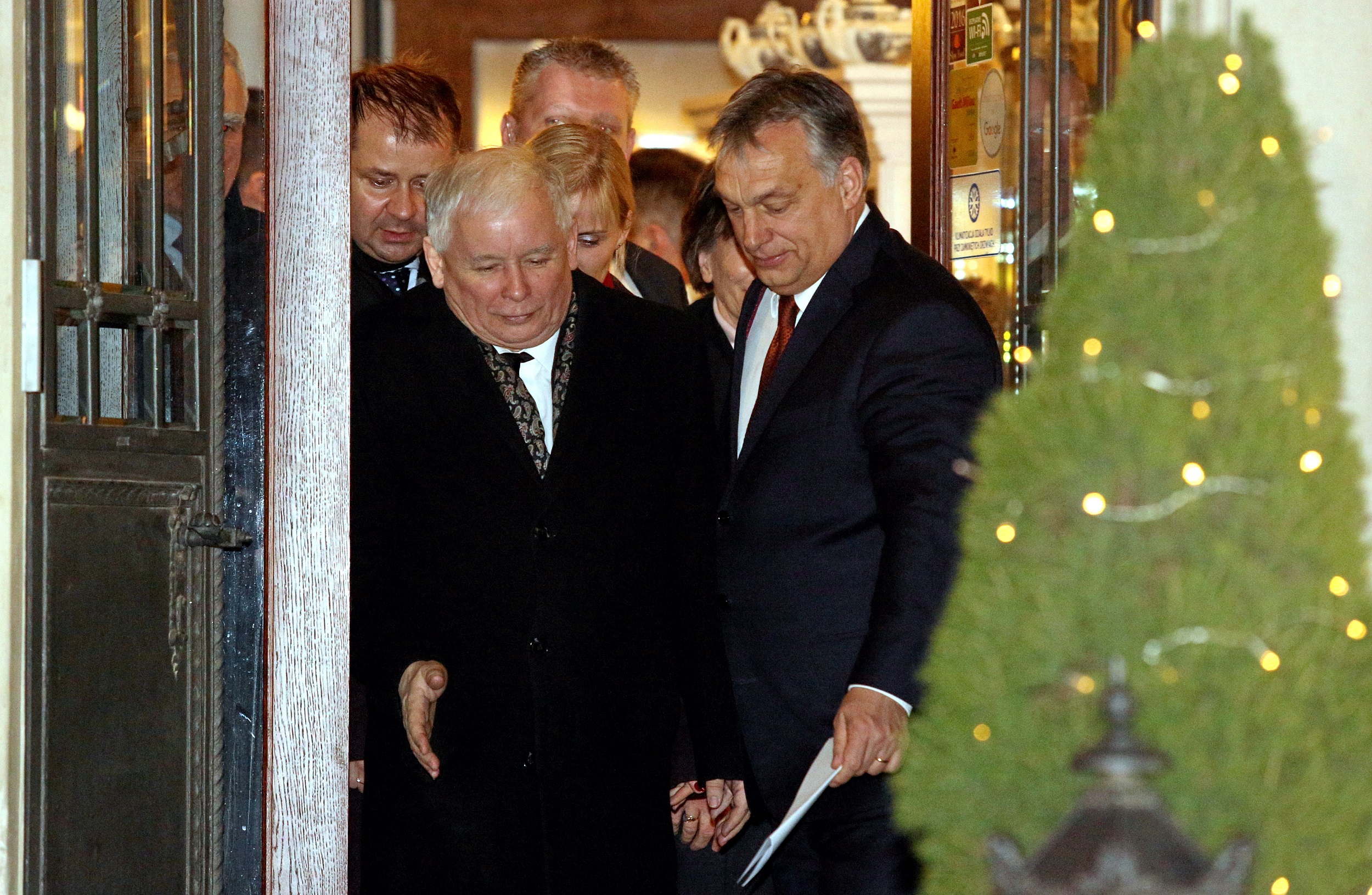 Premier Węgier Viktor Orban (P) i prezes PiS Jarosław Kaczyński (L)