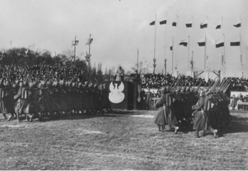 Ostatnia defilada przyjmowana przez marszałka Piłsudskiego, Warszawa, 11 listopada 1934.