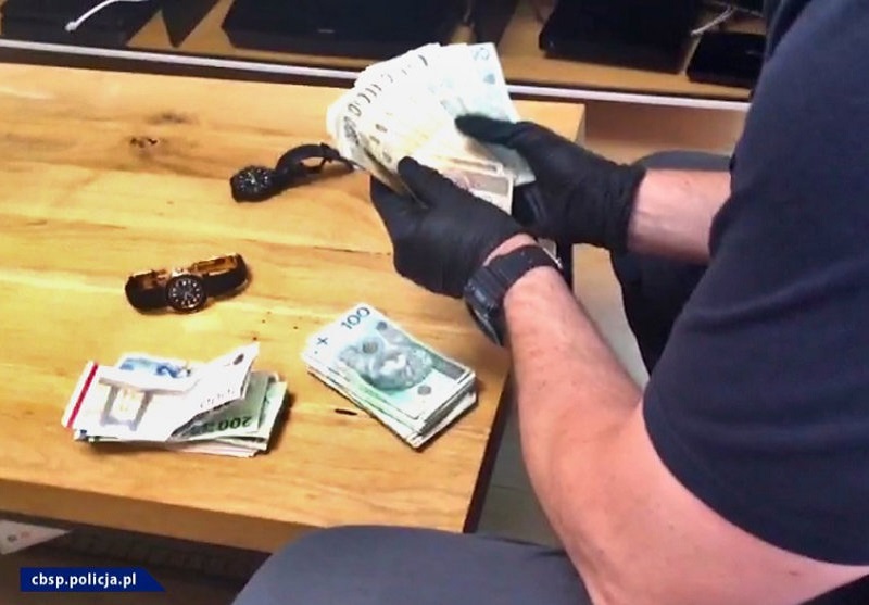 Wspólne działania CBŚP, KAS, SG i Prokuratury Okręgowej w Warszawie doprowadziły do rozbicia międzynarodowej grupy handlującej suszem tytoniowym.