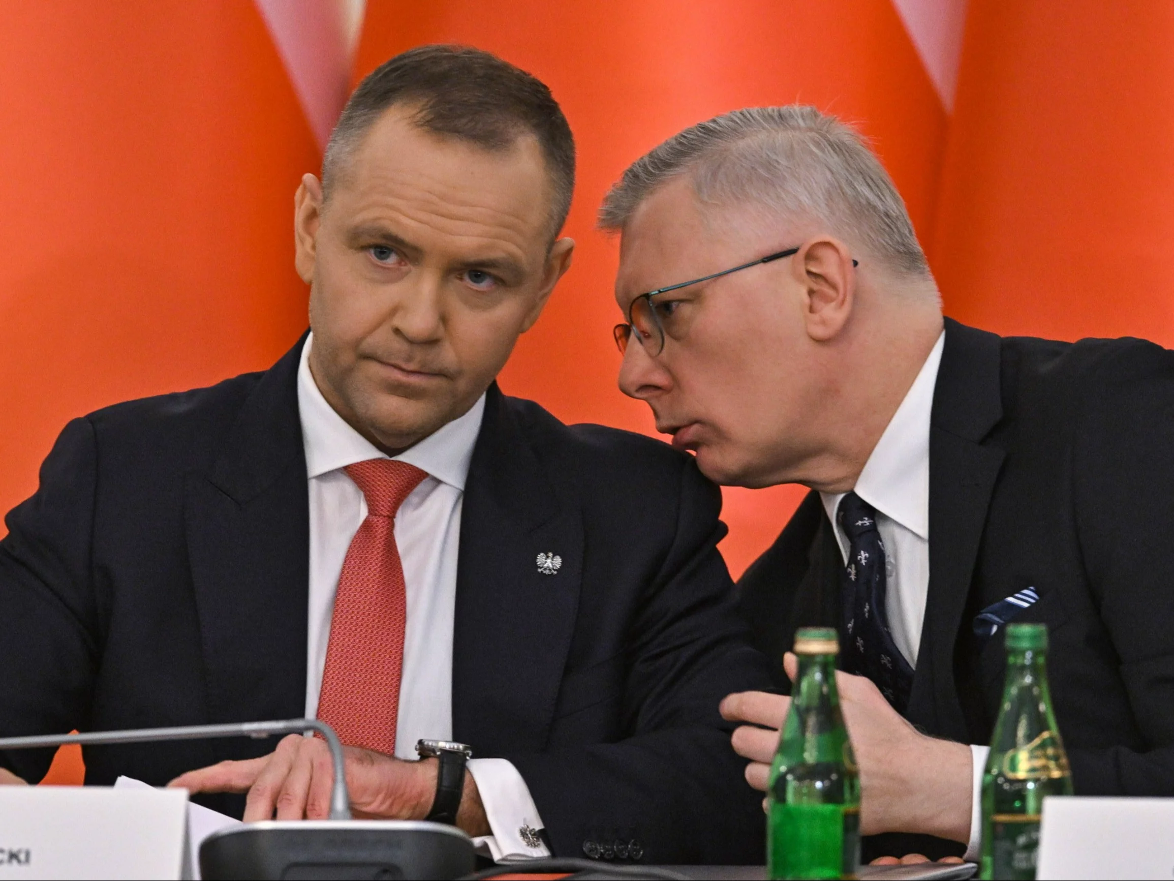 Prezydent RP Karol Nawrocki (L) i były szef BBN Sławomir Cenckiewicz (P) podczas posiedzenia Rady Bezpieczeństwa Narodowego w Pałacu Prezydenckim w Warszawie