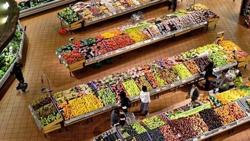 Owoce i warzywa i w sklepie, zdjęcie ilustracyjne