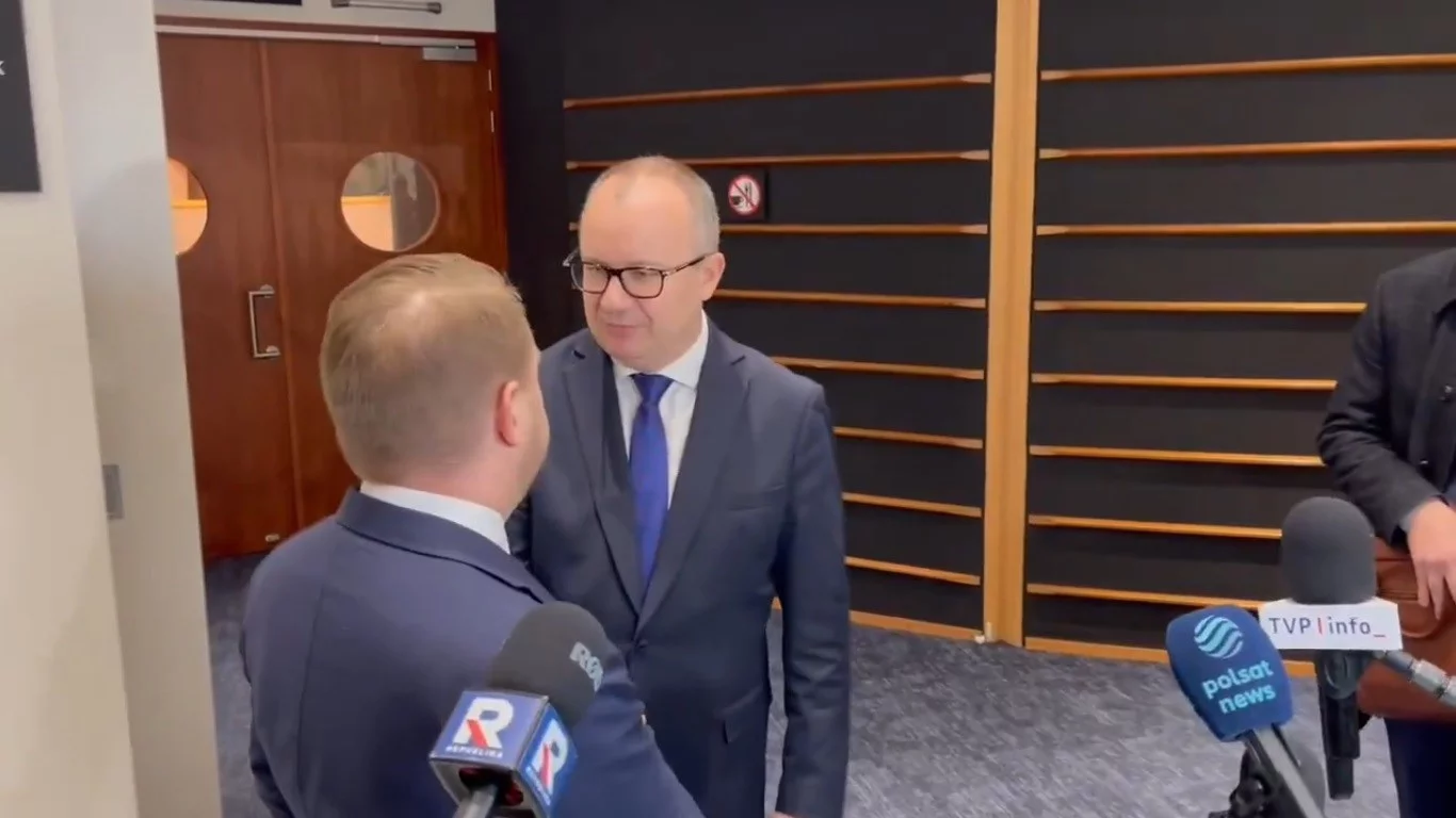 Jacek Ozdoba przerywa konferencję Adama Bodnara