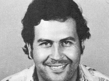 Pablo Escobar po aresztowaniu w 1977 roku