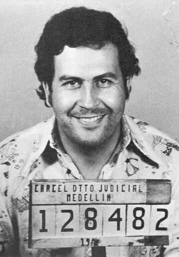 Pablo Escobar po aresztowaniu w 1977 roku