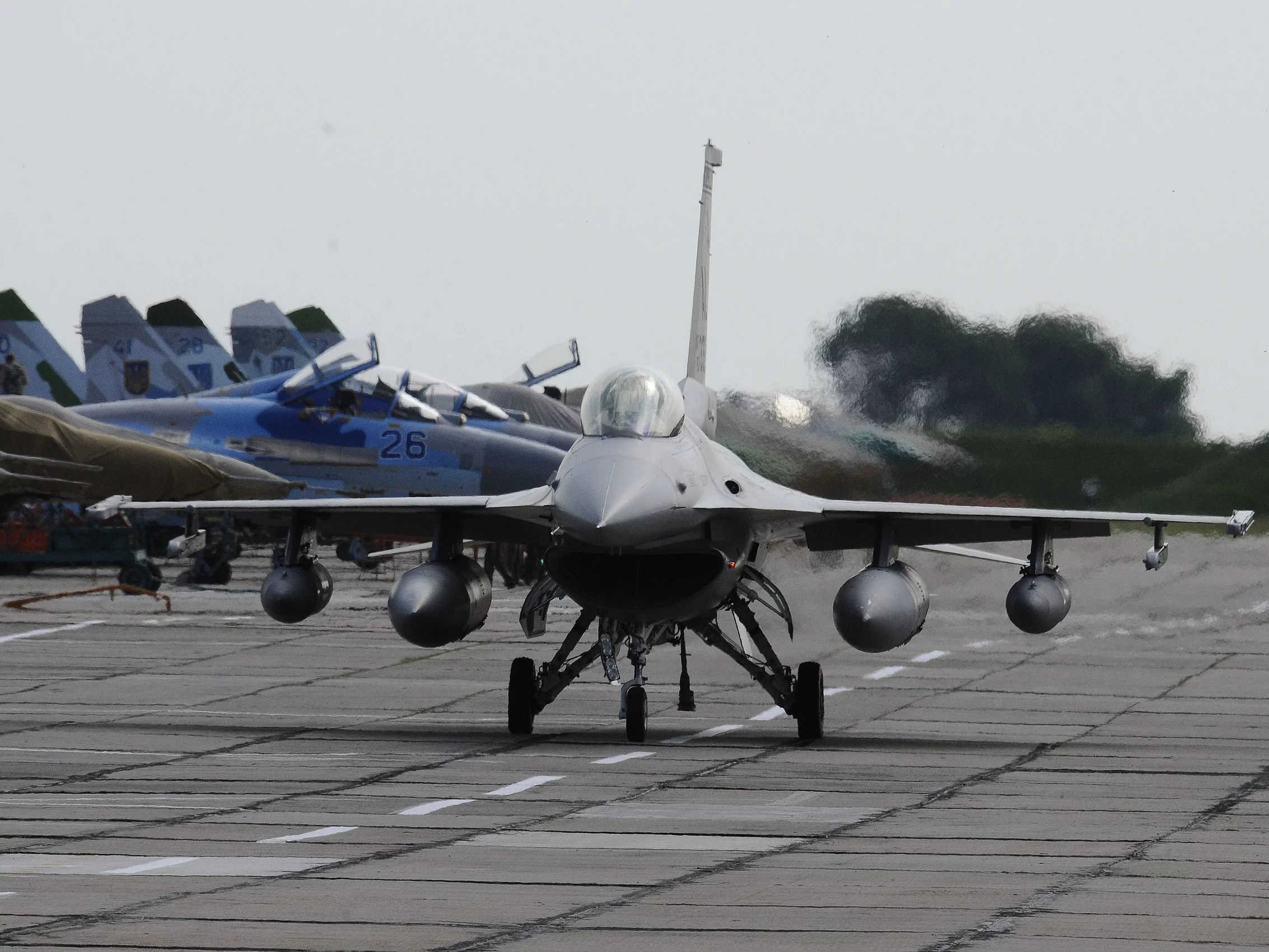 Pakiet do myśliwców F-16 dla Ukrainy. Pierwsza taka decyzja Trumpa