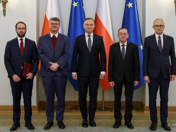 Pałac Prezydencki. Od lewej: Stanisław Żaryn, Maciej Wąsik, prezydent Andrzej Duda, Mariusz Kamiński, Błażej Poboży