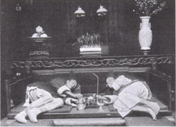 Palacze opium. Chiny, 1902 r.