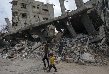 Palestyńskie dzieci w zniszczonej przez wojsko Izraela Strefie Gazy