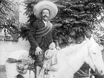 Pancho Villa na koniu  (zdjęcie wykonane między 1908 a 1919 r.)
