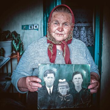 Pani Hania jako roczne dziecko przetrwała mordy w Kaszówce. Zaopiekowali się nią sąsiedzi Ukraińcy – państwo Bojmistrukowie