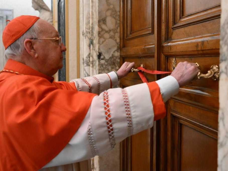 Zdjęto pieczęcie z apartamentu papieskiego. Był zamknięty od śmierci Franciszka