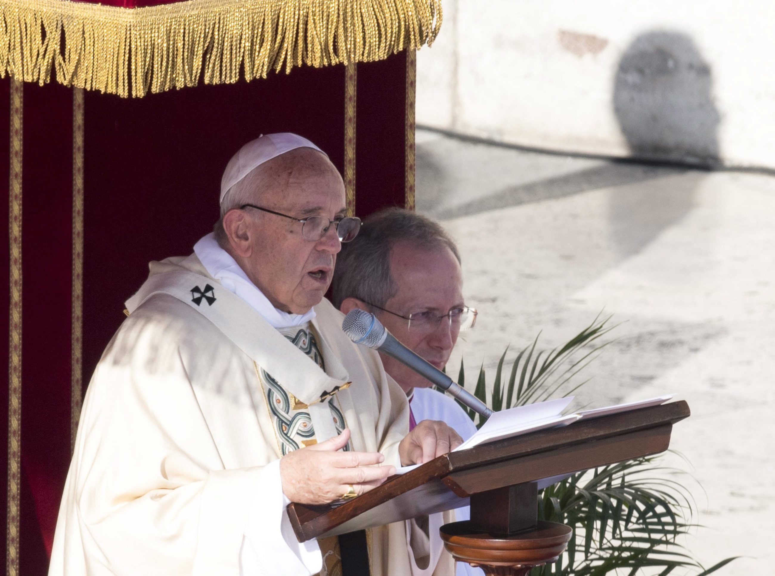 Papież Franciszek zamknął Drzwi Święte