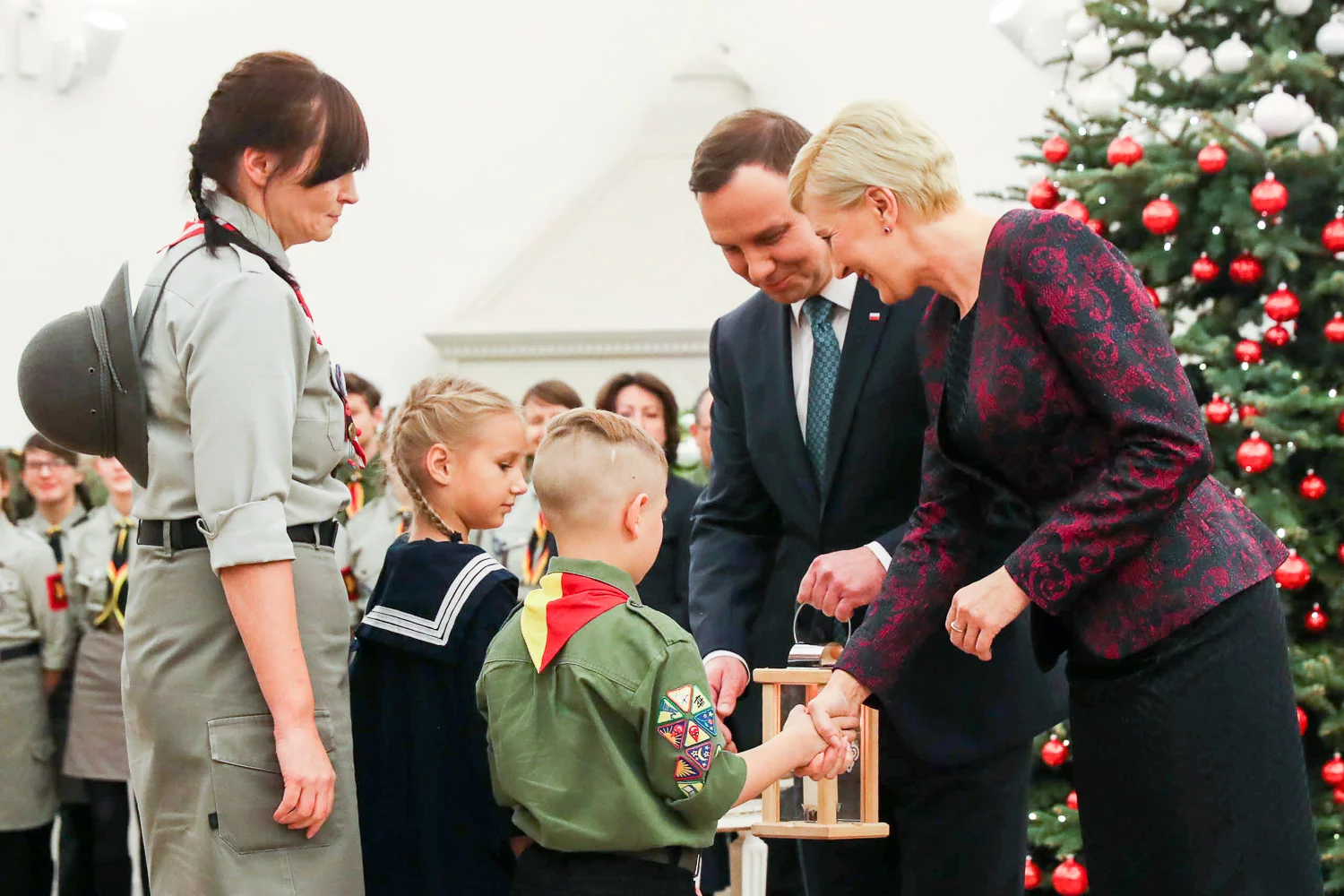 Para Prezydencka przyjęła od harcerzy Betlejemskie Światło Pokoju