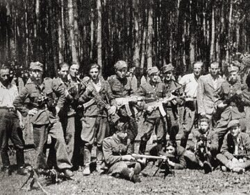 Partyzanci z oddziału Mariana Bernaciaka „Orlika”
