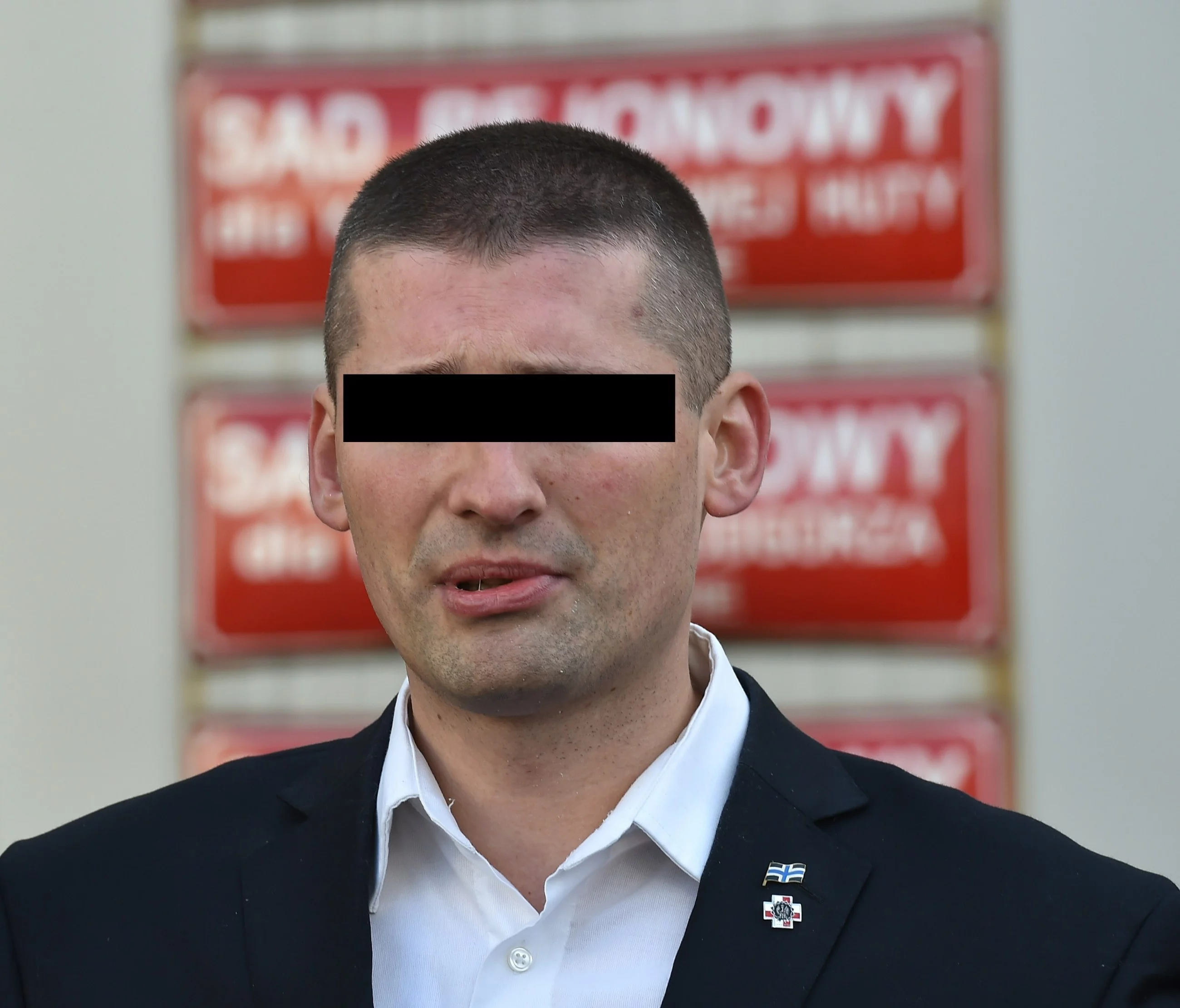 Marek M. podczas konferencji prasowej partii Wolność w 2016 r.