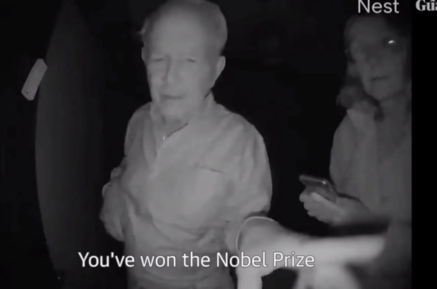 Uniwersytet Stanforda opublikował nagranie, na którym widać jak jeden ze zdobywców nagrody Nobla z ekonomii informuje drugiego zwycięzcę o wygranej.