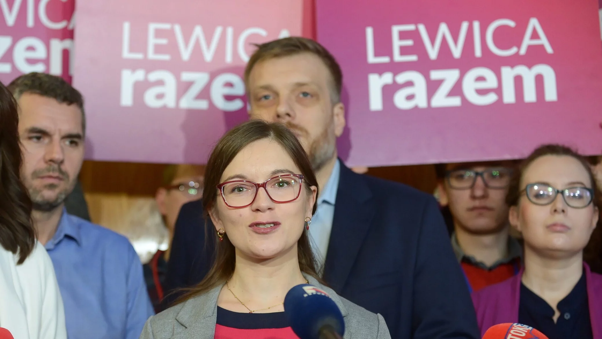 Paulina Matysiak i inni posłowie partii Razem