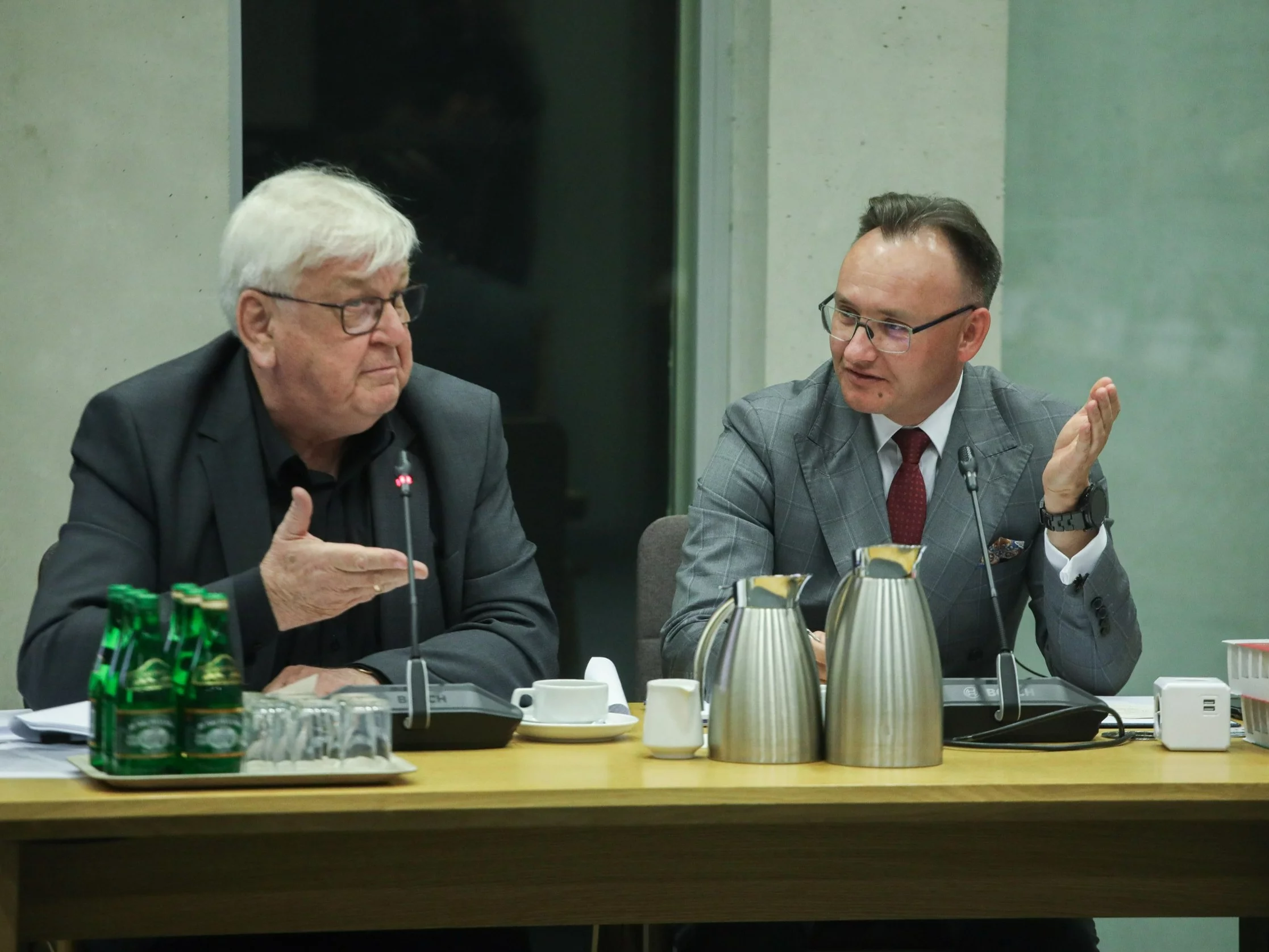 Mec. Marek Markiewicz (L) i były Rzecznik Praw Dziecka Mikołaj Pawlak (P)