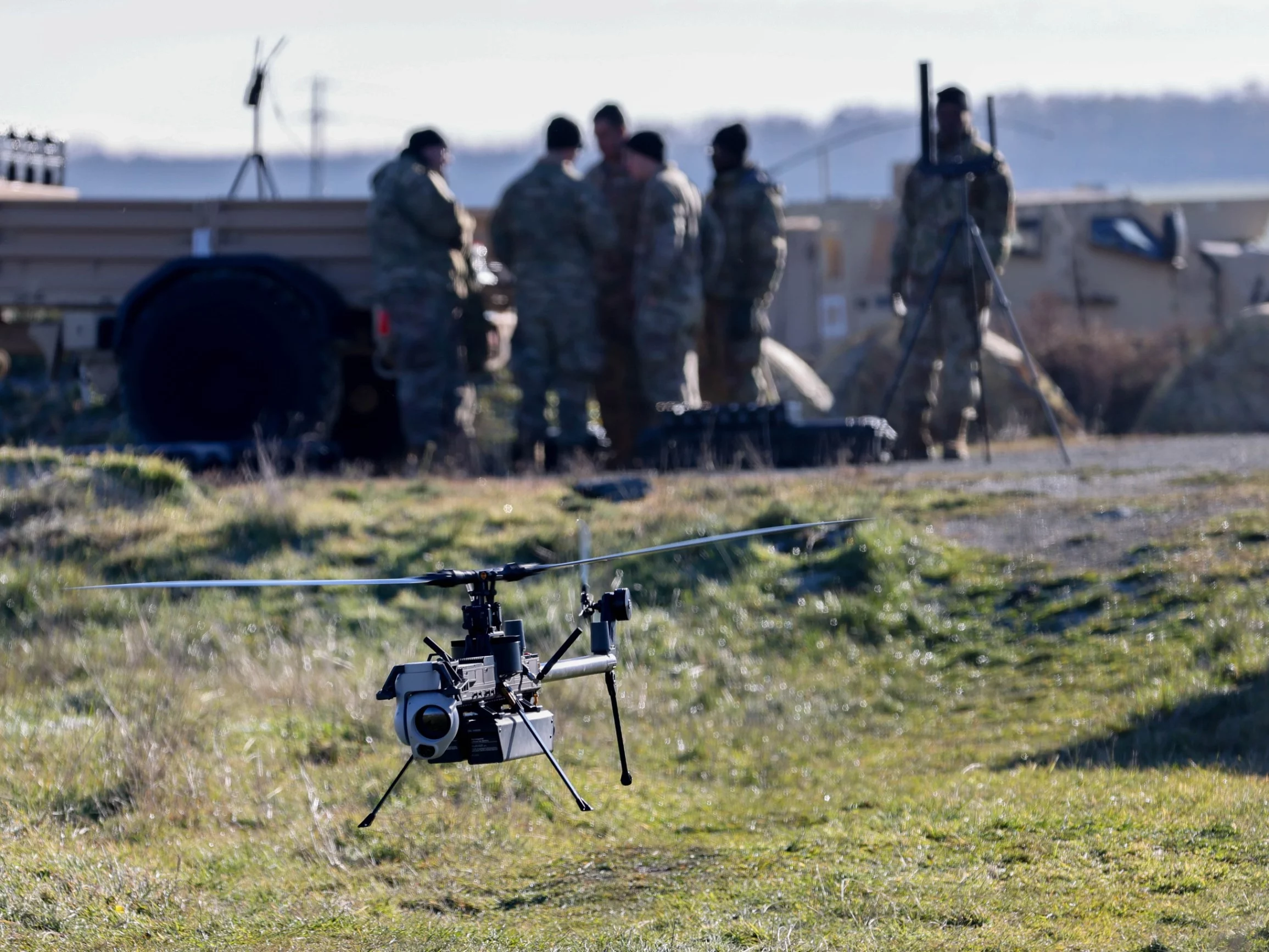 Żołnierze USA podczas szkolenia z dronem