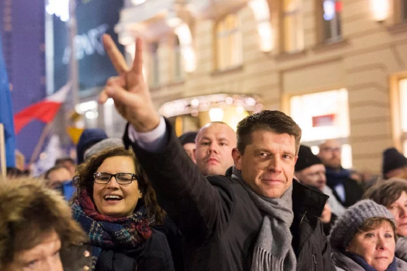 Ryszard Petru podczas marszu KOD 13 grudnia, w rocznicę ogłoszenia stanu wojennego w Polsce.