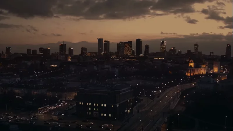 PFN tłumaczy, dlaczego w spocie z Gibsonem wygumkowano Pałac Kultury