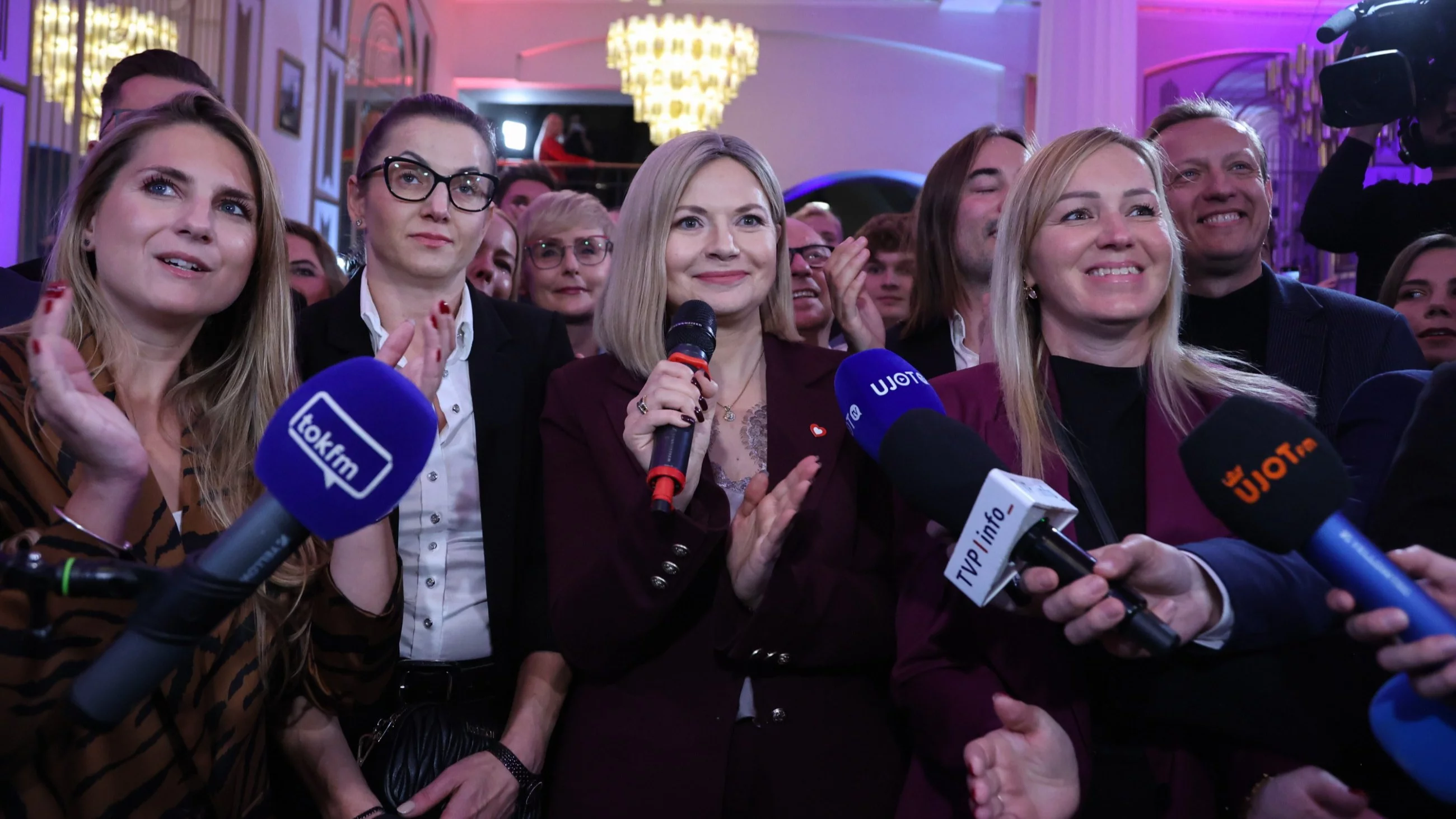 Wybory prezydenta Krakowa - II tura. Kandydatka KO i PSL na prezydenta miasta Monika Piątkowska podczas wieczoru wyborczego