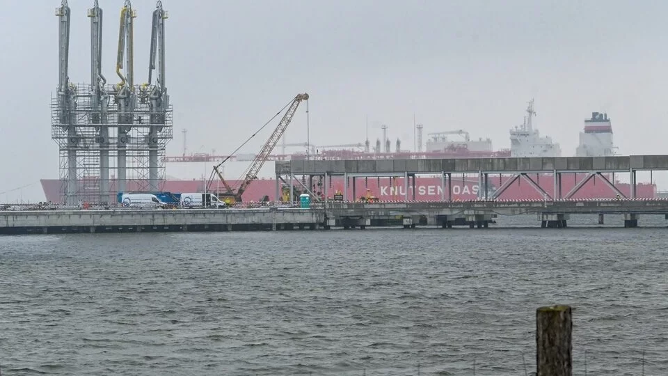 Gazowiec "Lech Kaczyński" zacumował przy Terminalu LNG w Świnoujściu.