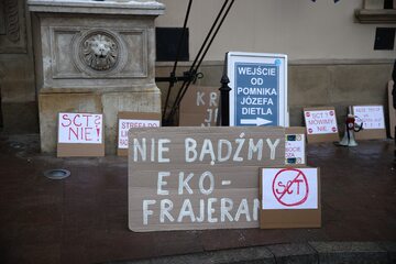 Pikieta przeciwko SCT w Krakowie