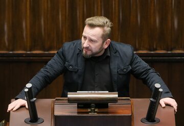 Piotr Liroy-Marzec podczas pierwszego czytania ustawy medialnej w Sejmie
