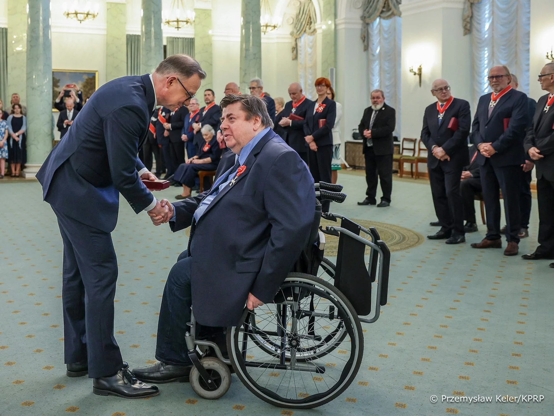 Piotr Semka odznaczony przez prezydenta. "Ku chwale Ojczyzny"