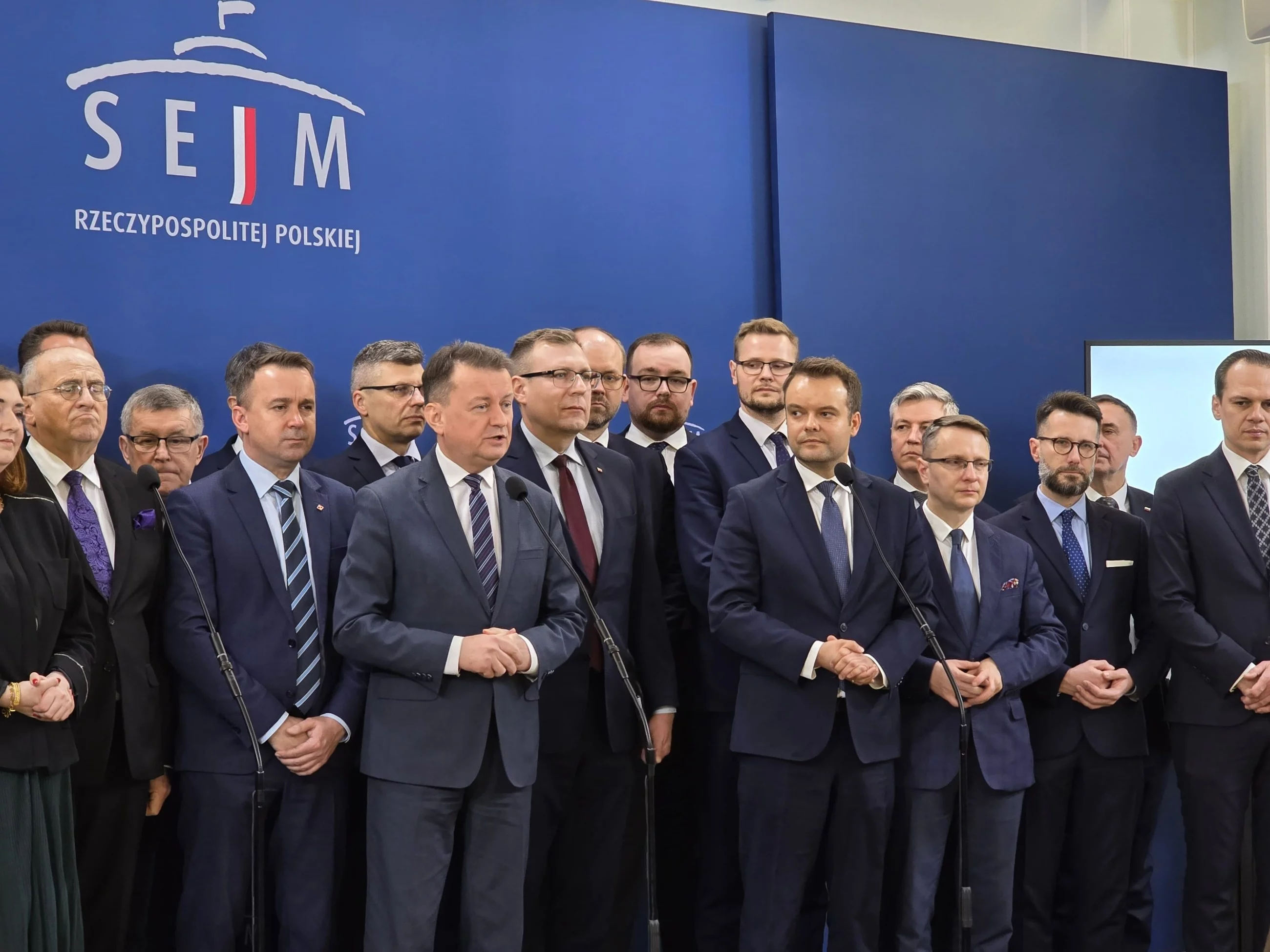 Mariusz Błaszczak wraz z parlamentarzystami klubu PiS